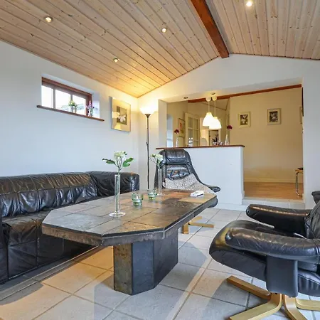 2 Bedroom Cozy In Ega